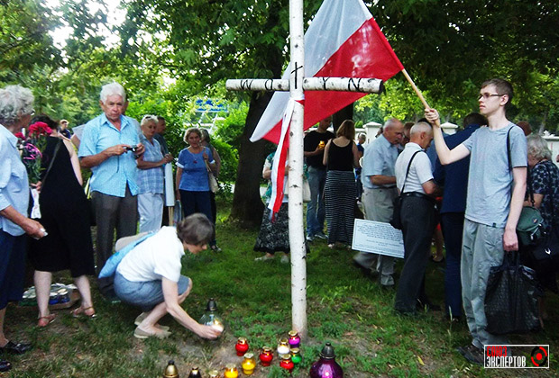 Сообщество «Реституция Кресов» установило свой крест в память о жертвах Волынской резни