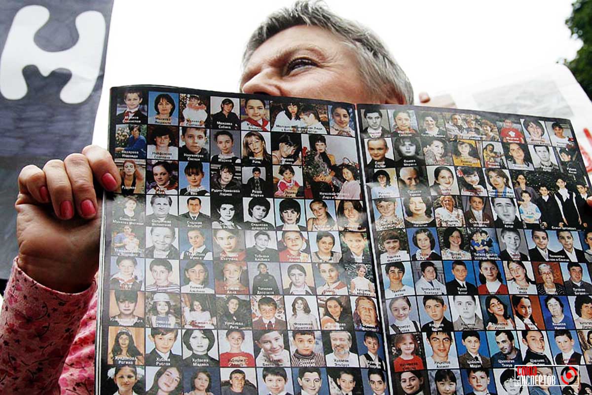 Лица террористов во время теракта. Дети Беслана 1 сентября 2004.