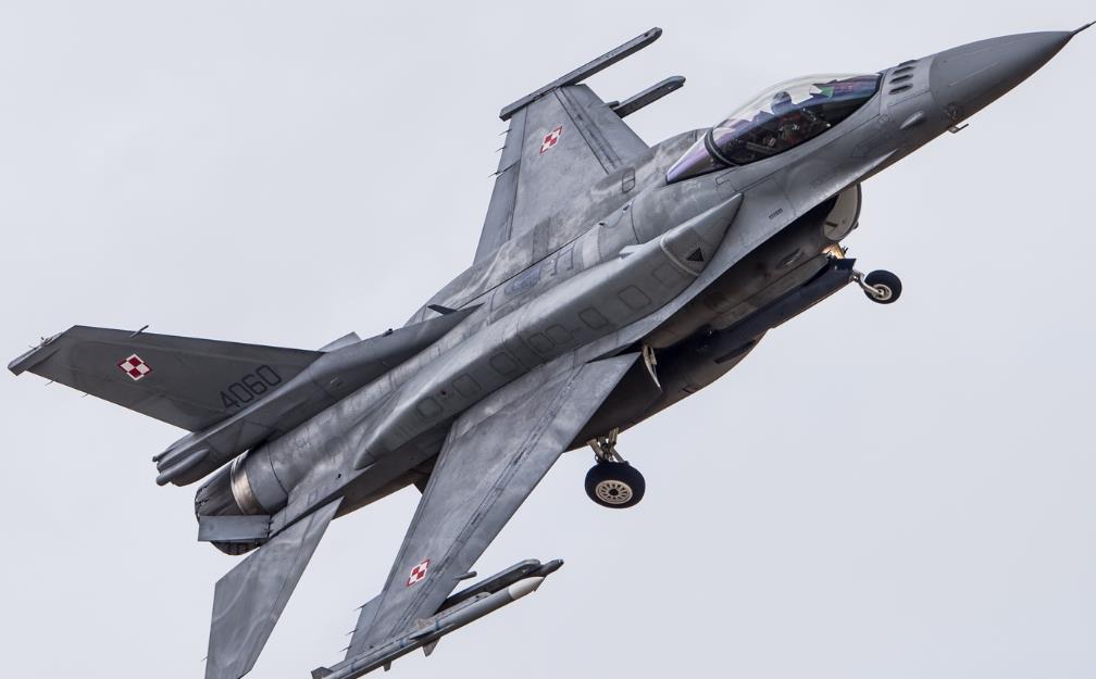 Премьер-министр Польши заявил, что Польша поможет Украине обучить пилотов истребителей F-16